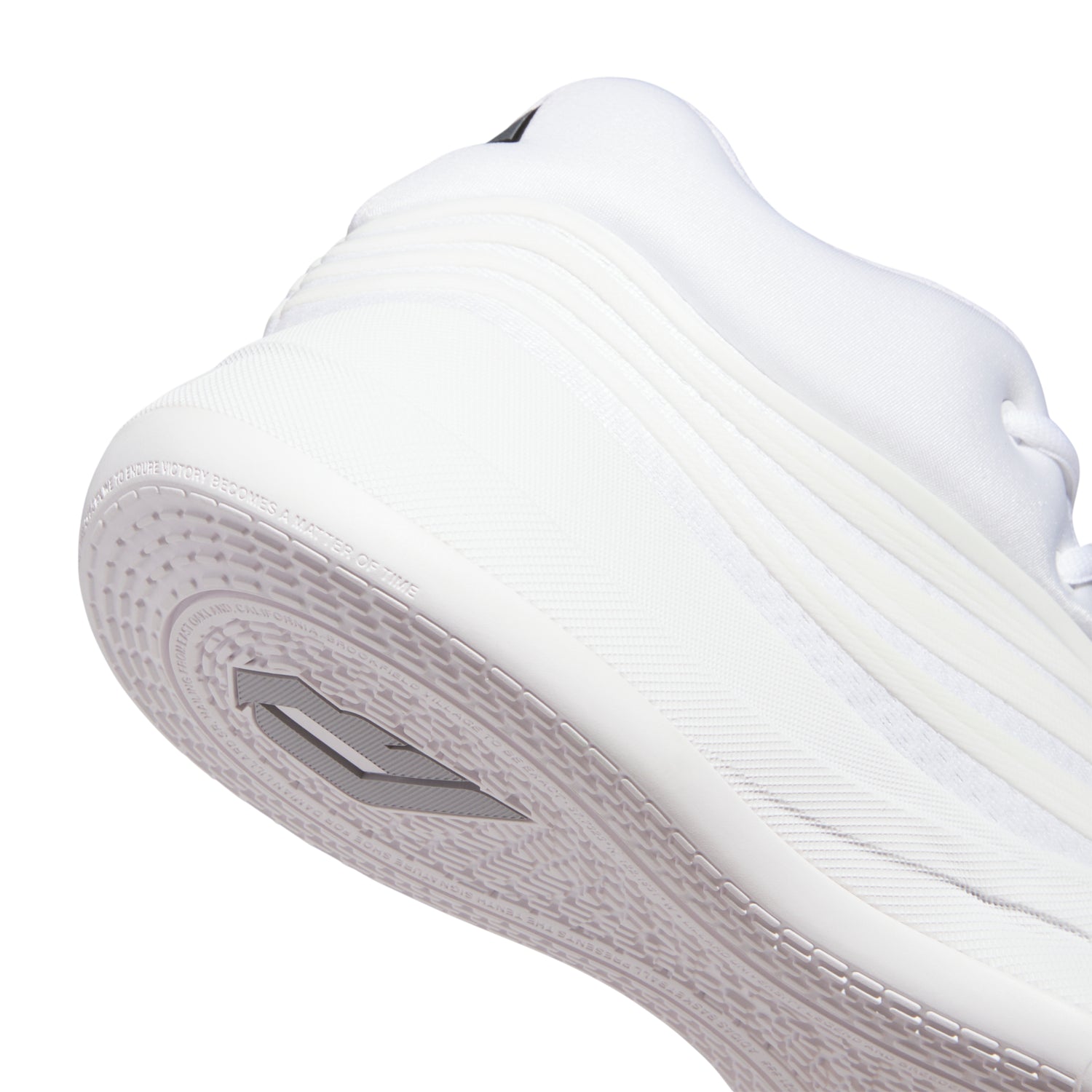 Scarpe da basket Adidas Dame X in bianco, modello signature Damian Lillard, ideali per adulti e appassionati di NBA