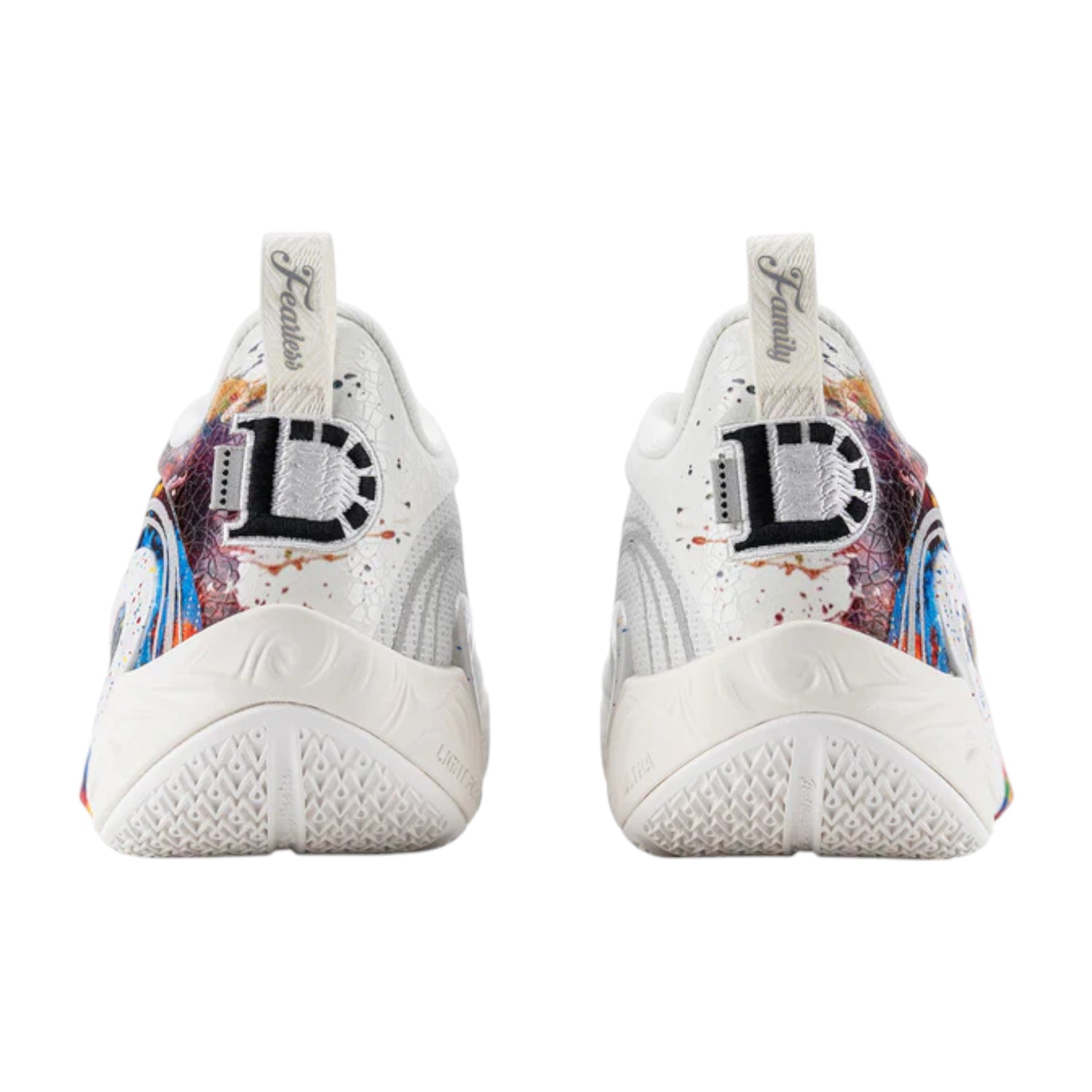 Scarpe da basket LI NING DLO 1 "Fireworks" uomo, modello signature in rosso, bianco, blu, verde e giallo, su sfondo neutro.