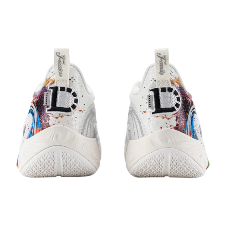 Scarpe da basket LI NING DLO 1 "Fireworks" uomo, modello signature in rosso, bianco, blu, verde e giallo, su sfondo neutro.