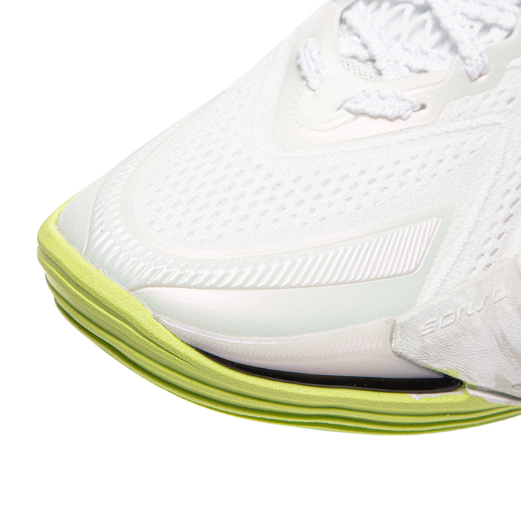 Scarpe da basket LI NING SONIC XIII V2 bianche con dettagli viola e lime, modello basso per uomo, visibile in primo piano.