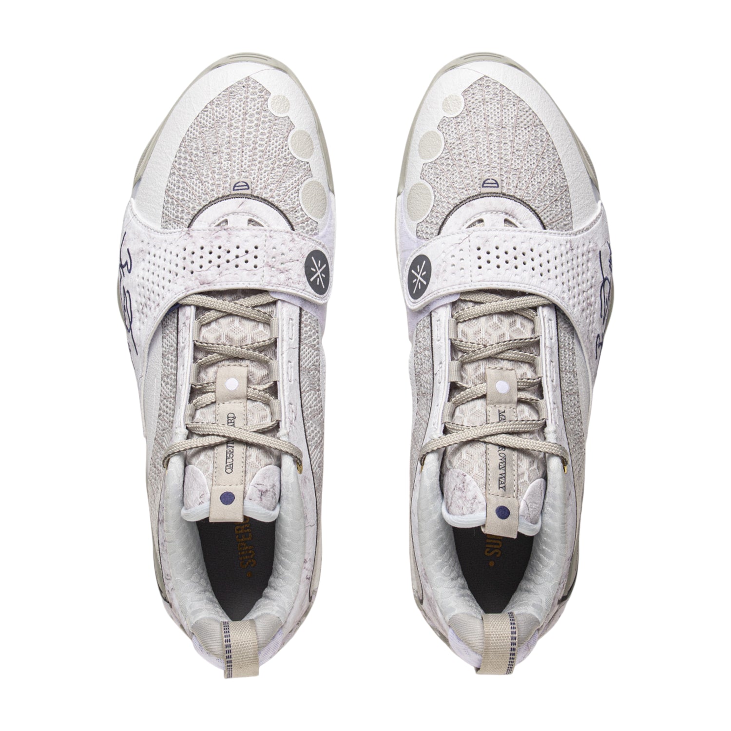 Scarpe da basket Li Ning Wade All City 13 Encore Lunar Rock, modello bianco e grigio, con design sportivo e suola robusta.