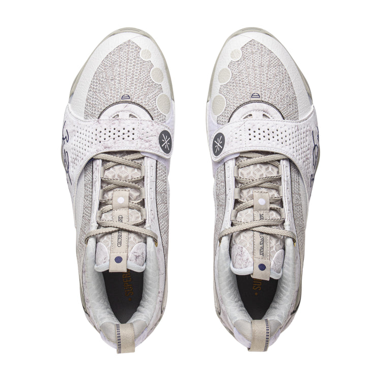 Scarpe da basket Li Ning Wade All City 13 Encore Lunar Rock, modello bianco e grigio, con design sportivo e suola robusta.