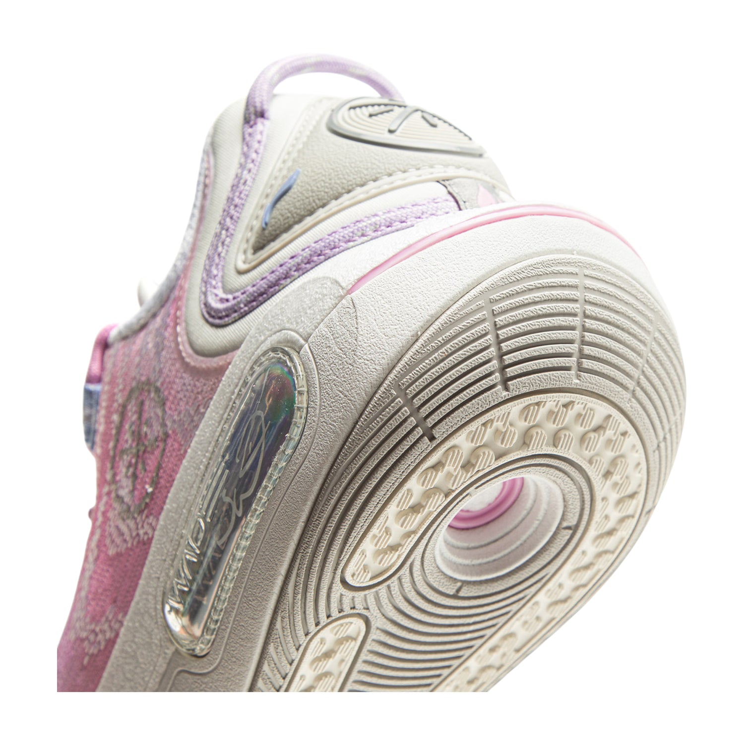 Scarpe da basket LI NING Wade Shadow 7 "Dream" in bianco e rosa, con design sportivo e suola antiscivolo.