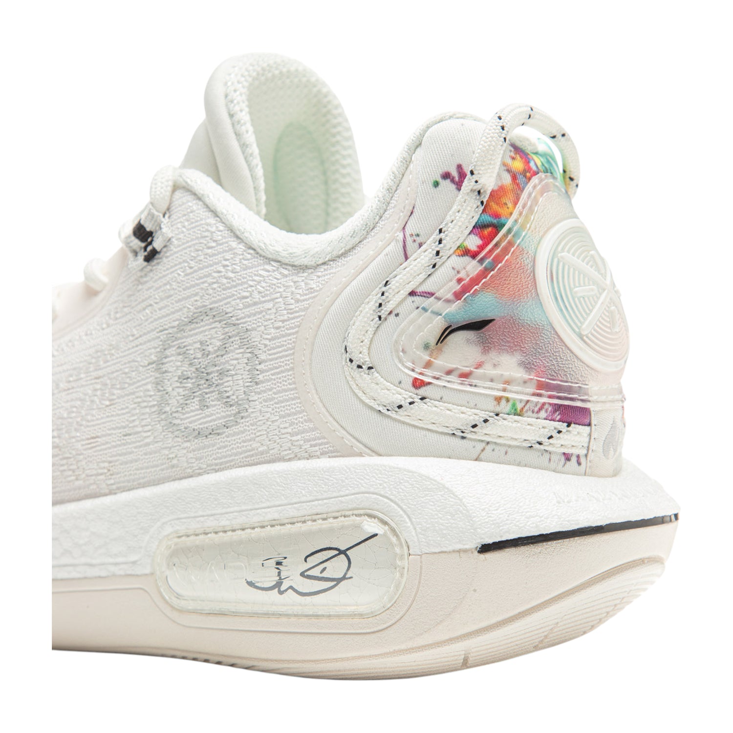 Scarpe da basket Li-Ning Wade Shadow 7 Fireworks, modello uomo, bianco con dettagli multicolore, vista frontale.