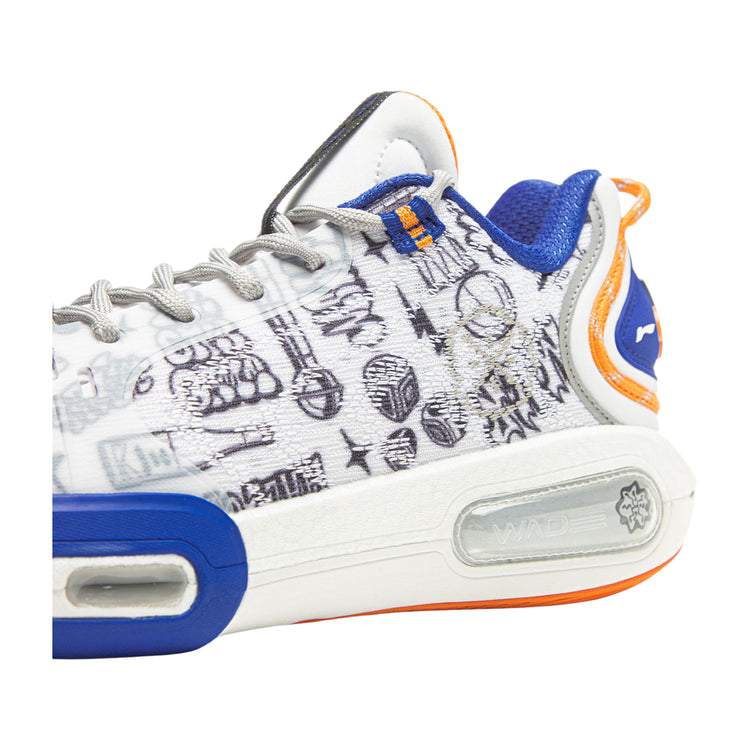 Scarpe da basket Li-Ning Wade Shadow 7 Jayflow, modello da uomo bianco, arancione e blu, visibile frontale con dettagli sportivi.
