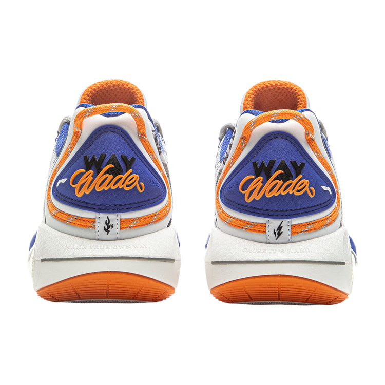Scarpe da basket Li Ning Wade Shadow 7 Jayflow, modello uomo, bianco, arancione e blu, con design sportivo e suola robusta.