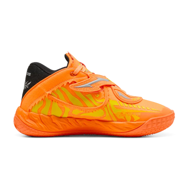 Scarpe da basket Puma MB.05 FAST & FURIOUS Kids, modello signature Lamelo Ball, in arancione, giallo e nero.