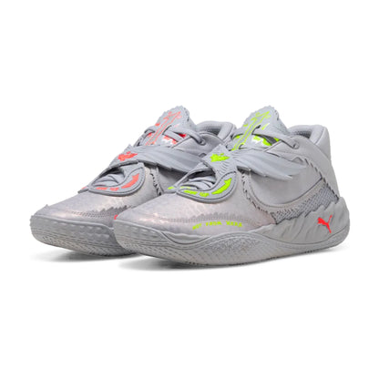 Scarpe da basket Puma MB.05 Shine Jr. per bambini, modello signature Lamelo Ball, grigio arancione giallo, dettagli NBA.