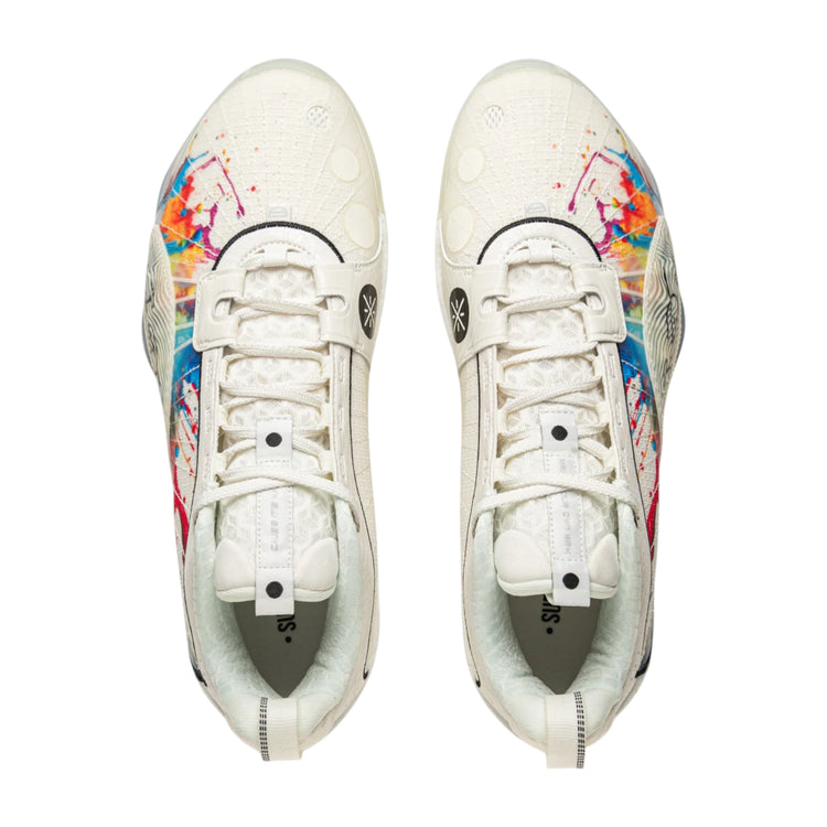 Scarpe da basket Li Ning Wade All City 13 Fireworks in bianco, rosso, blu e giallo con design dinamico e dettagli colorati.