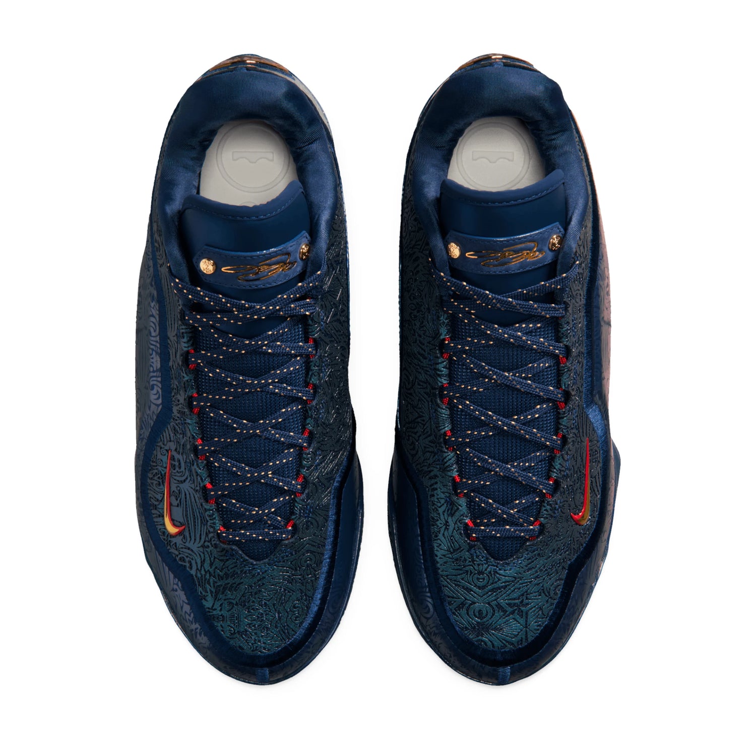 Scarpe da basket Nike LeBron XXIII "Out for Redemption" in oro e blu con firma di LeBron James, vista frontale e dettagli delle scarpe.