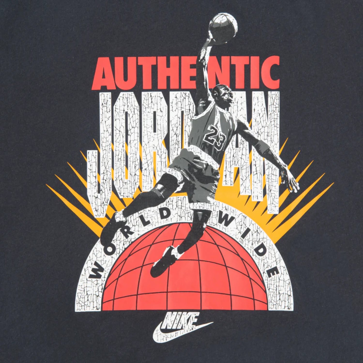 Maglietta Jordan Authentic T-Shirt per bambini, tessuto nero con dettagli rossi e bianchi, logo Jordan visibile.
