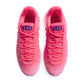 Scarpe Nike Caitlin 1 Pink IH7423-600 – dettaglio del logo CC azzurro sulla linguetta e del numero 22 sui lacci