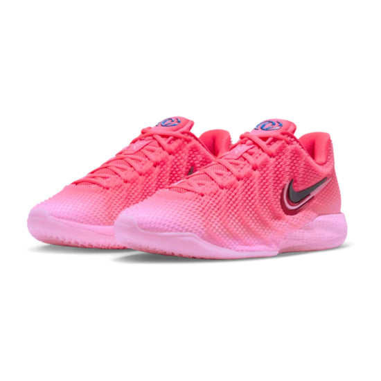 Nike Caitlin 1 Midnight Fever IH7423-600 – vista laterale scarpa da basket rosa e rossa Caitlin Clark