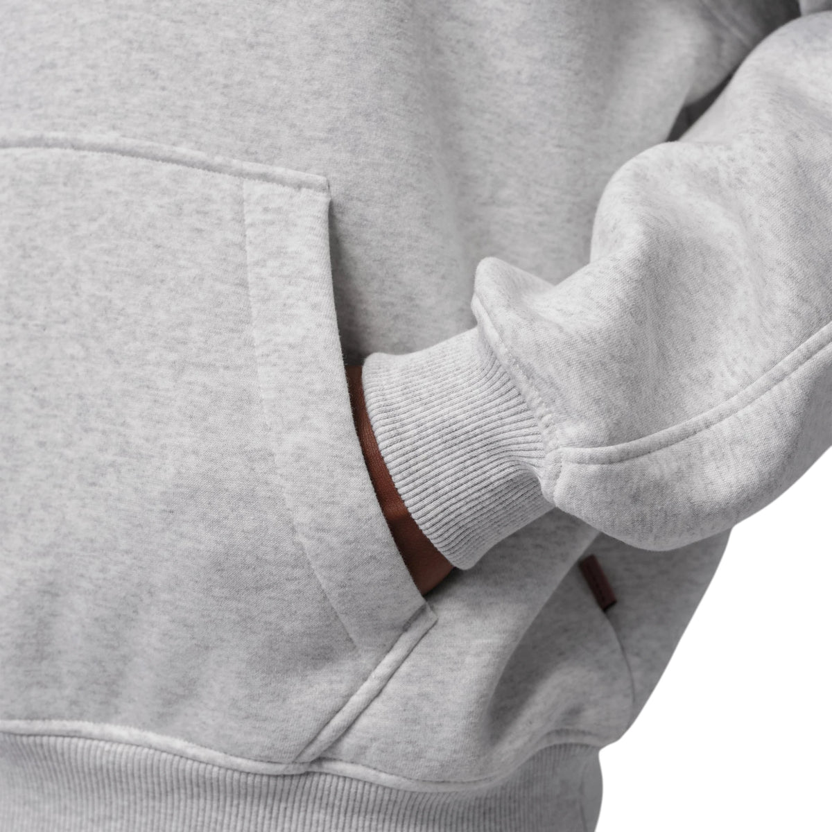 Felpa Jordan Brooklyn Fleece grigia – dettaglio ricamato 