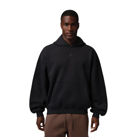 Felpa oversize Jordan Brooklyn Fleece nera IM8911-010 – vista frontale indossata