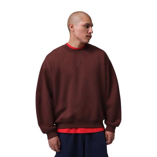 Felpa girocollo oversize Jordan Brooklyn Fleece marrone IM8915-273 – vista frontale indossata