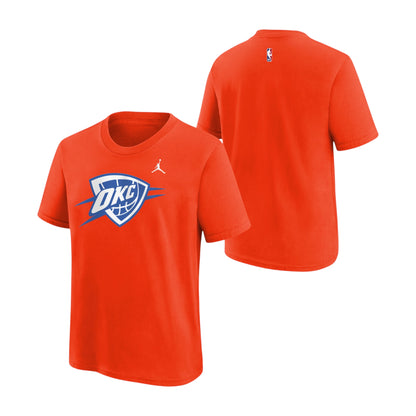 T-Shirt Jordan NBA Kids OKC Thunder Logo Tee arancione NBRJ THU – vista frontale logo scudo OKC Jumpman
