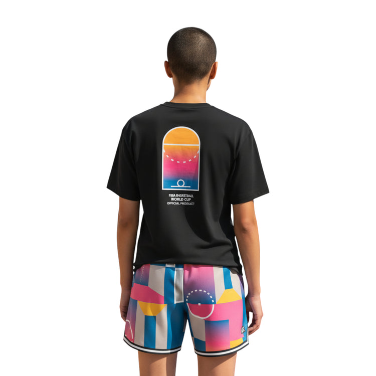 T-shirt nero ROOKIE BASKETBALL Pigalle, maglietta a maniche corte con logo stampato, indossata da un modello in prova virtuale.