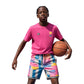 T-shirt rosa Rookie Basketball Pigalle, vestibilità casual con logo stampato sul davanti, indossato in prova virtuale.