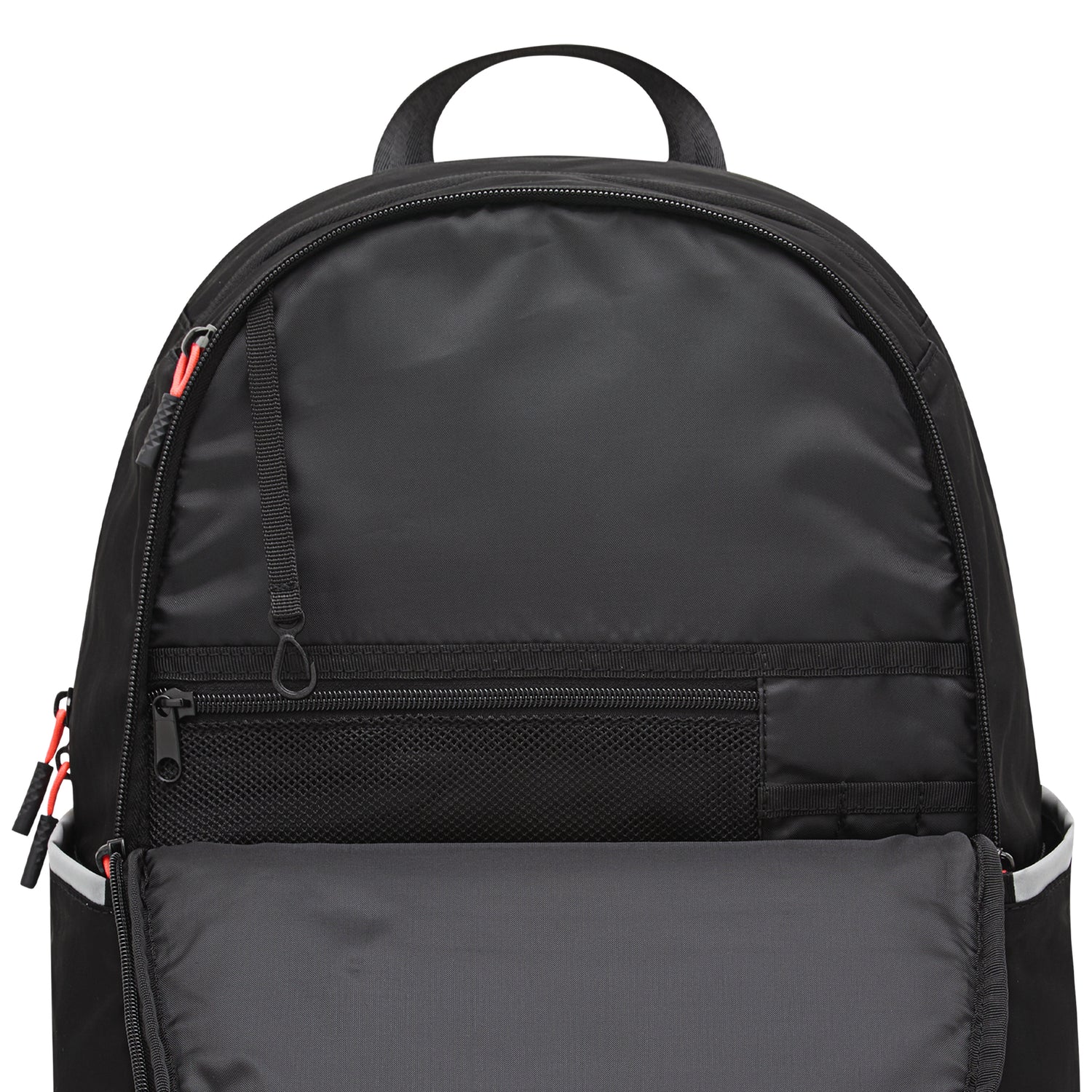 Zaino Jordan FlightCore nero, stile sportivo con scomparti spaziosi, ideale per ragazzi e appassionati di moda sportiva.