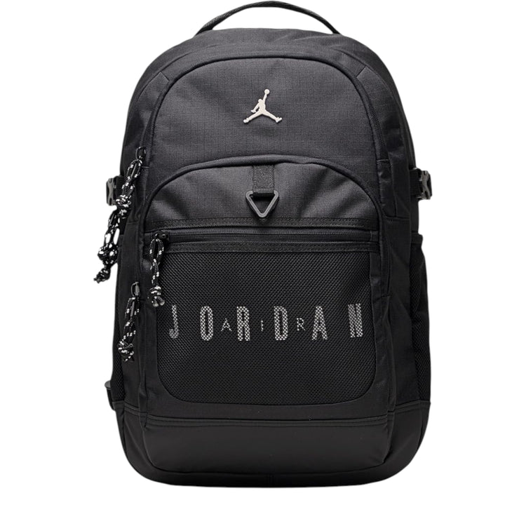 Zaino Jordan Jam Blacktop nero con scomparto principale e dettagli ripstop, ideale per scuola e tempo libero