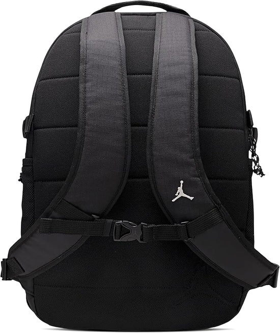 Zaino Jordan Jam Blacktop, zaino nero ripstop da 25L con spallacci regolabili e logo Jordan sul davanti.